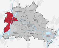 Berlin Bezirk Spandau (labeled).svg