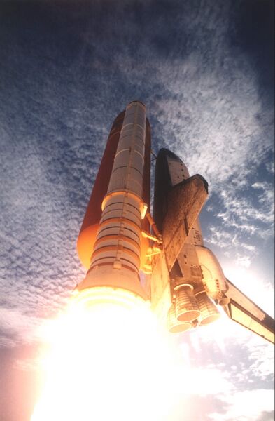 ملف:951020 STS73 Columbia launch.jpg