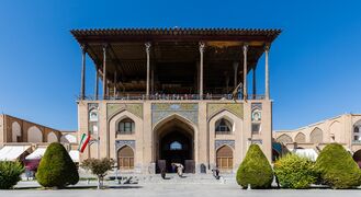 القصر من الأمام