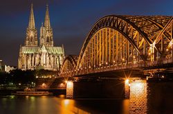 كاتدرائية كولونيا وHohenzollern Bridge