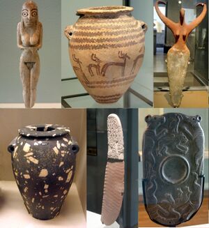 منتجات من مصر قبل الأسرات: مع عقارب الساعة من أعلى اليسار: تمثال للاعبة، جرة من نقادة، تمثال من العاج، جرة من الديوريت، سكين من حجر الصوان، پاليتة تجميل.