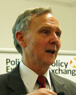 Eric Hanushek speaking at Using Evidence to Improve Education (cropped).png