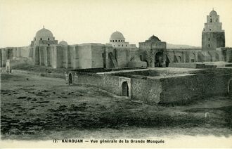 Period photo showing the southern facade and South.