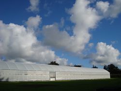 A plastic air-insulated greenhouse in نيوزيلاندا