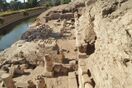 Ruins in Gabal-el-Haridi-area-in-Sohag.jpg