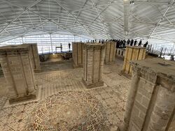 بناء حمايه لأرضية الفسيفساء في قصر هشام4.jpg