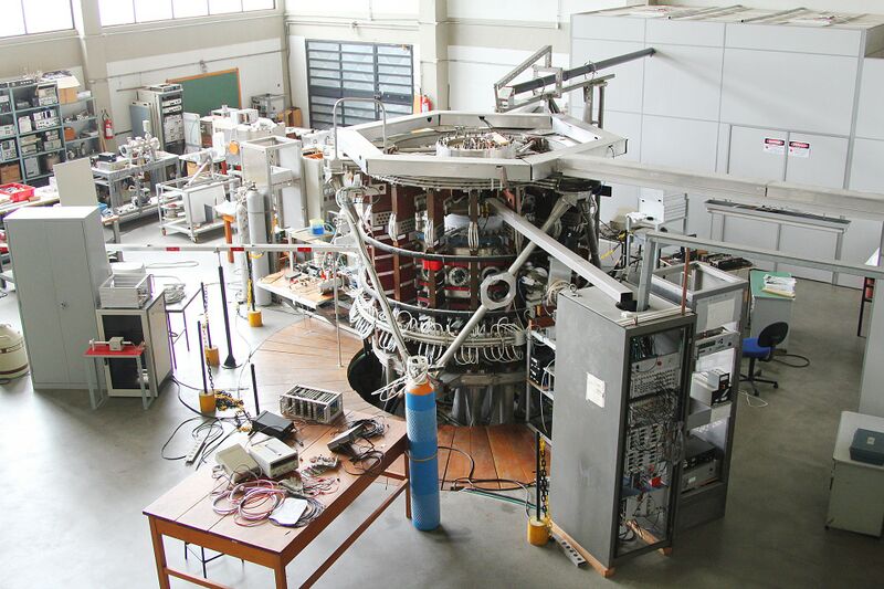 ملف:TCABR lab.jpg