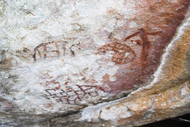 ملف:Geometric Shapes Tsodilo.jpg