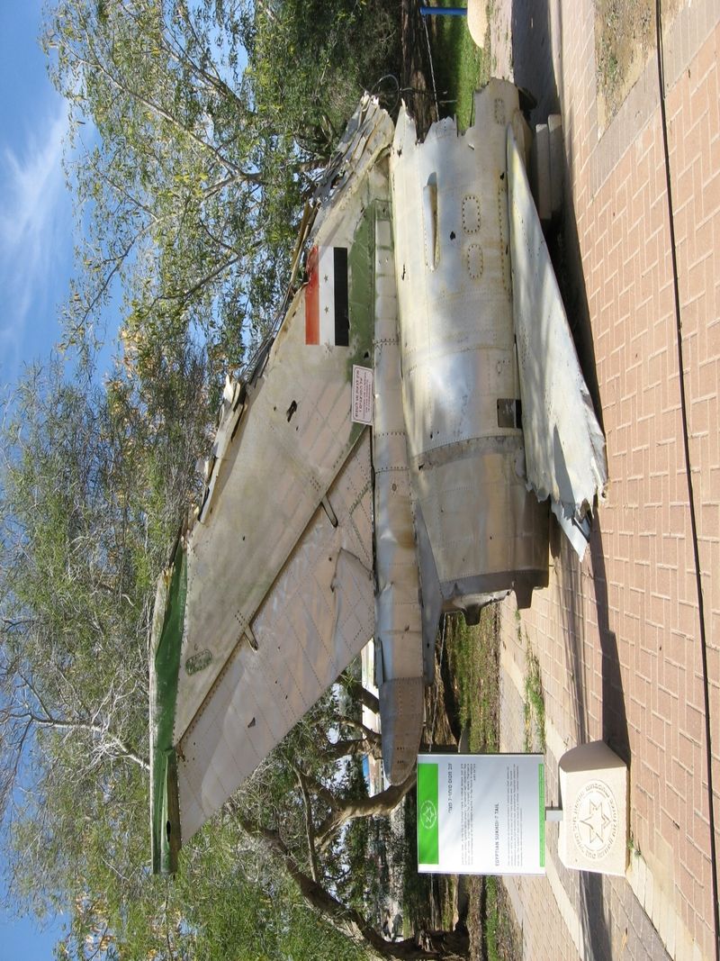 ملف:Hatzerim 290110 Sukhoi 7.jpg