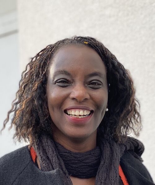 ملف:Yvonne Owuor.jpg