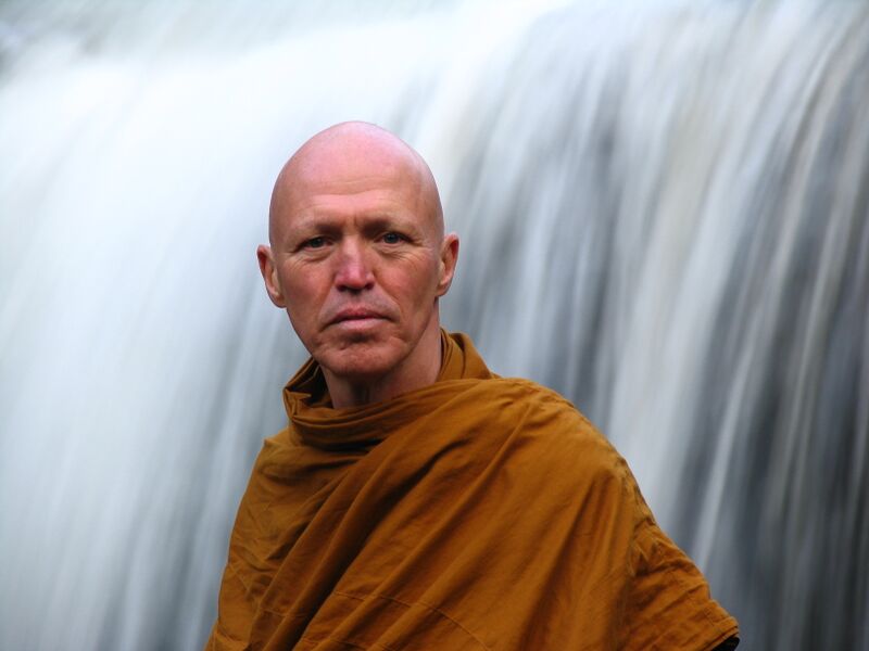 ملف:Ajahn Sucitto.jpg