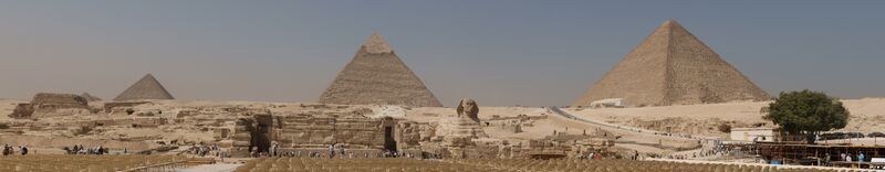 ملف:Giza pyramid complex.jpg