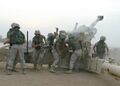 USMC وهي تطلق من M-198 خارج الفلوجة، العراق