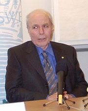 Nobel2004chemistrylaurets-Hershko.jpg