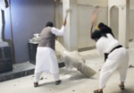 أعضاء من داعش يدمورن آثار بمتحف الموصل.