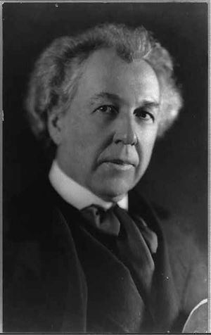Frank Lloyd Wright LC-USZ62-36384.jpg