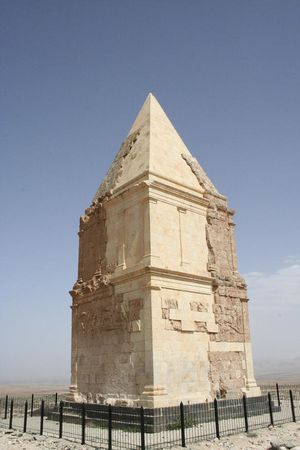 هرم الهرمل.