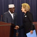 هيلاري كلينتون مع شيخ شريف شيخ أحمد رئيس إرترتيا، اغسطس، 2009.