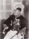 COLLECTIE TROPENMUSEUM De Sultan van Pontianak Sjarif Mohamad Ibnoel Marhoem Soelthan Sjarif Joesoef TMnr 10001608.jpg