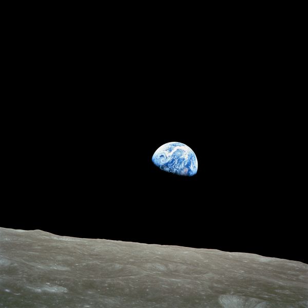 ملف:NASA-Apollo8-Dec24-Earthrise.jpg