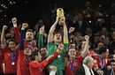 إسپانيا تفوز بكأس العالم بهزيمتها لهولندا 1-0.