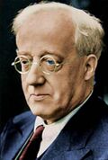 Gustav Holst bespectacled.jpg