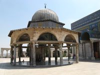 The قبة السلسلة بني عام 691