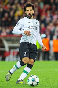 محمد صلاح يلعب في ليڤرپول عام 2017.