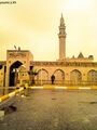 المسجد والمقام عام 2011، قبل هدمه عام 2014 على يد داعش