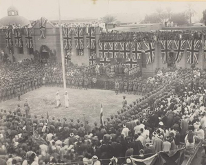 الجنرال السير ويليام مارشال يقرأ خطاب الهدنة في بغداد، العراق، 2 نوفمبر 1918. بعد هزيمة الجيش التركي السادس في معركة الشرقاط في أكتوبر 1918