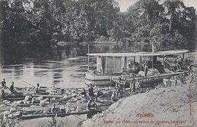 Vapeur sur l'Alima et convoi de pirogues Bafourous.