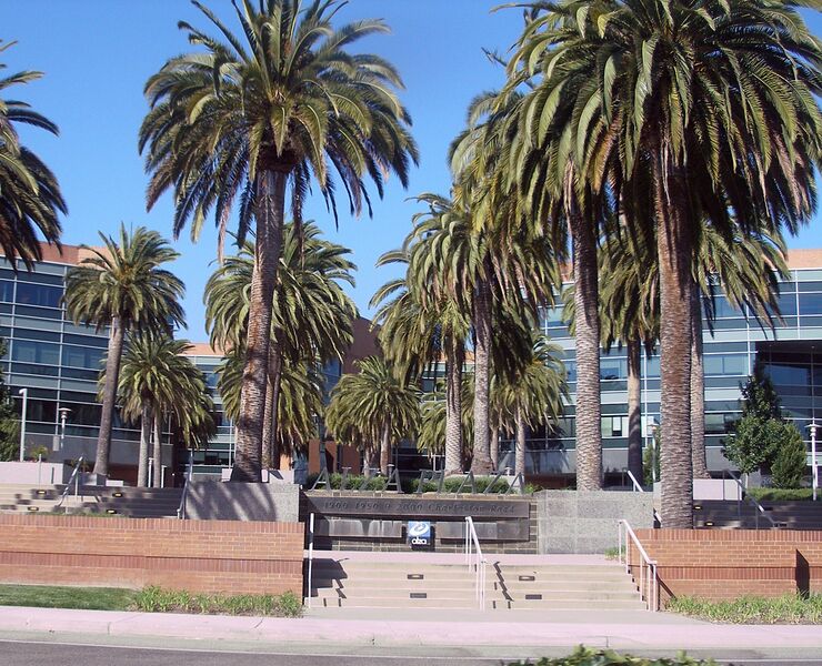 ملف:Alza Plaza.jpg