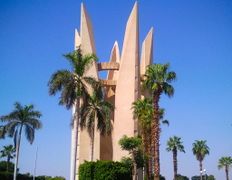 برج اللوتس بالقرب من أسوان.
