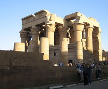 استعراض المعبد