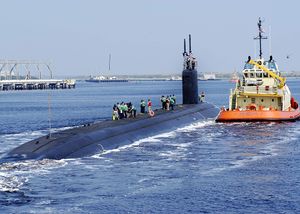 يوإس‌إس جيمي كارتر (SSN-23)، تغادر القاعدة البحرية للغواصات في كينگز باي لرحلة ليلة واحدة تضمنت خطبة تدشين من الرئيس السابق جيمي كارتر وعقيلته روزالين. 11 أغسطس 2005.