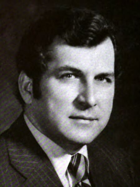 ملف:Lou Papan, 1975.jpg