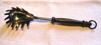 A spaghetti scoop