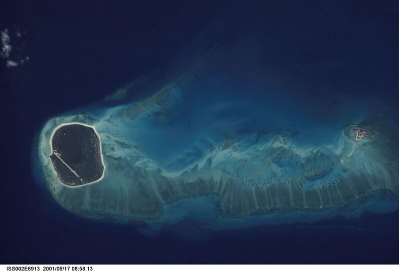 ملف:Glorioso Islands ISS002-E-6913.JPG