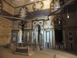 المحراب والمقابر في غرفة الدفن الشمالية، أكبرها قبر الناصر فرج بن برقوق، أما البقية فهي لوالده السلطان برقوق وأقاربه الذكور.