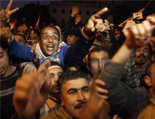 الاحتفالات بتنحي مبارك في ميدان التحرير.