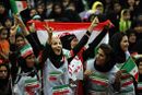 أنصار أحمدي نجاد بعد إعلان فوزه بالرئاسة لفترة ثانية في انتخابات 2009.