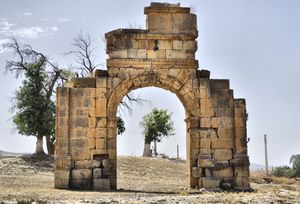 Arc de triomphe de Markouna.jpg