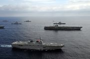 USS George Washington (CVN-73) JS Hyūga (DDH-181)