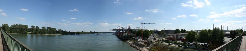 ملف:Blick-auf-mainz-aus-richtung-der-schiersteiner-bruecke.jpg