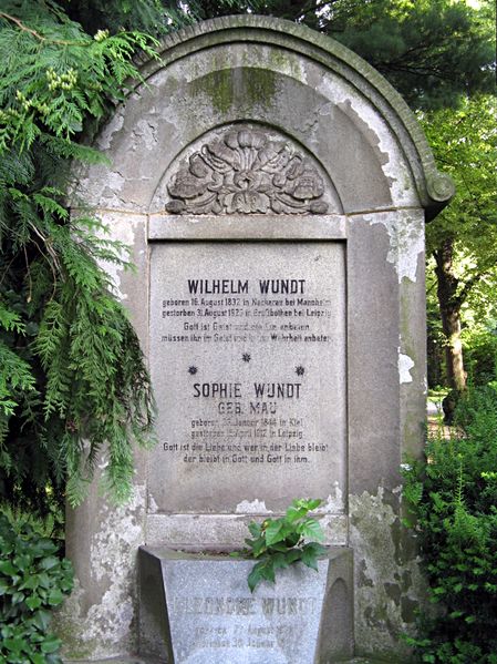 ملف:Wilhelm Wundt Gravestone.jpg