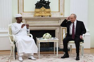 محمد إدريس ديبي والرئيس الروسي فلاديمير بوتين في الكرملين في موسكو في 24 يناير 2024