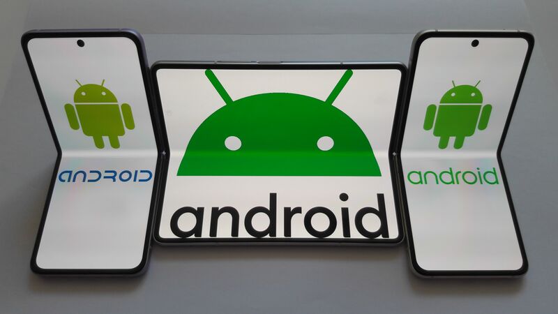 ملف:Foldable smartphone (Android OS).jpg