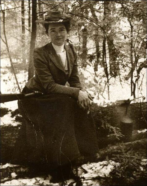 ملف:Mina Hubbard 1905.jpg