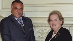 وزيرة الخارجية الأمريكية مادلين أولبرايت ووزير الخارجية الجزائري أحمد عاطف.