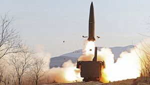 صاروخ بالستي كوري يطلق من على سكك حديدية، يناير 2022.jpg